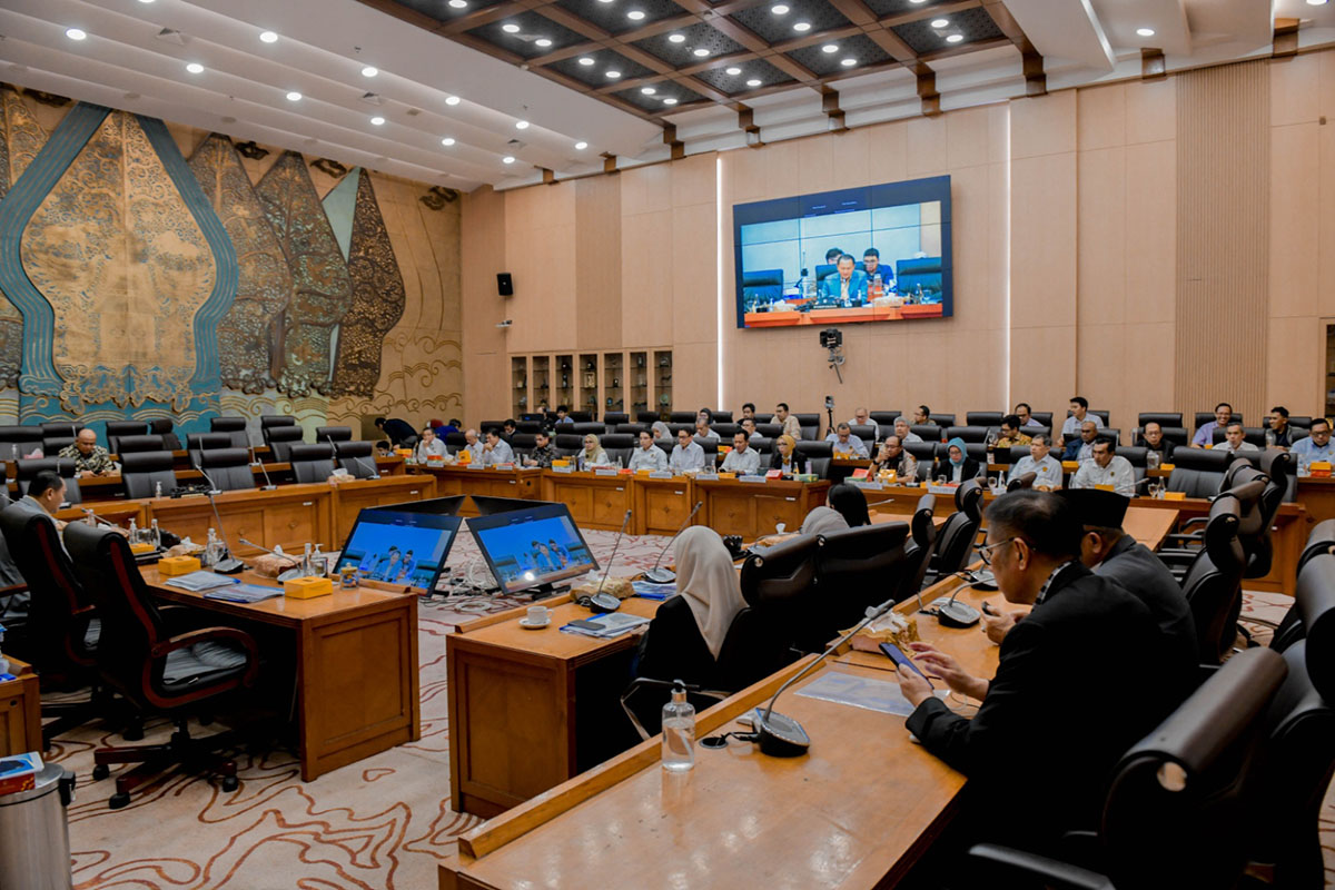 Wakil Menteri ESDM Yuliot dalam Rapat Kerja bersama Komisi XII dengan agenda Penetapan RKA-K/L Kementerian ESDM T.A. 2026 di Jakarta, Rabu (3/9) Komisi XII Setuju Pagu ESDM 2026 Rp21,6T, Naik Signifikan dari Rp8,12T