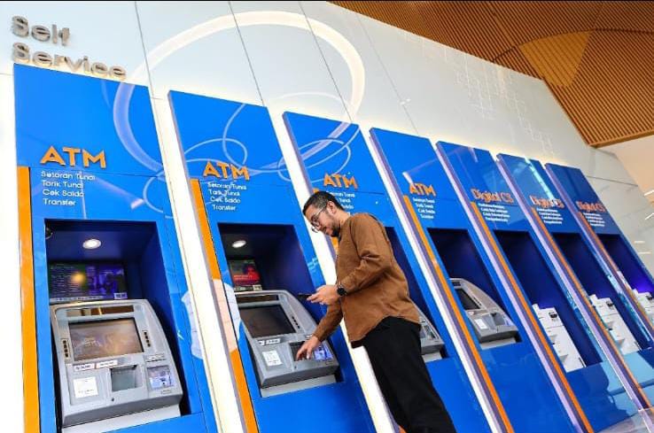 Potret Anjungan Tunai Mandiri (ATM) milik BRI. FOTO - ISTIMEWA. BRI Siaga Weekend Banking & Digital Selama Libur Maulid Nabi 2025