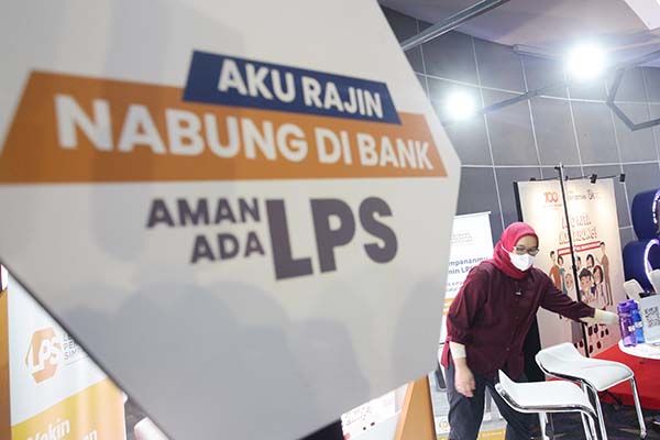 Tampak petugas tengah merapikan ruangan sebelum melayani nasabah. FOTO - ISTIMEWA Isi Posisi Purbaya, Didik Pelaksana Tugas Ketua Dewan Komisioner LPS