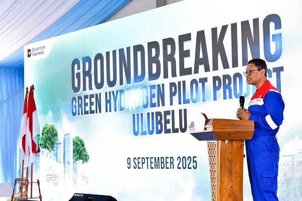 Wakil Menteri Energi dan Sumber Daya Mineral (ESDM) Yuliot saat melakukan peletakan batu pertama pilot proyek produksi hidrogen hijau di Ulubelu, Lampung, Selasa (9/9). Selangkah Lagi Ulubelu Hasilkan Energi Masa Depan: Hidrogen Hijau