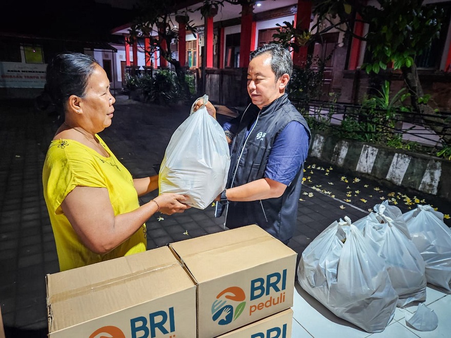 Bencana banjir kembali melanda beberapa wilayah di Indonesia dan menimbulkan dampak yang serius, mulai dari kerugian material hingga jatuhnya korban jiwa. Di Bali, pada Rabu (10/9/2025) hujan deras mengakibatkan genangan banjir di sejumlah titik di berbagai kabupaten/kota. BRI Peduli Gerak Cepat Bantu Korban Banjir Bali & NTT