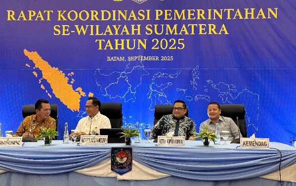 Ketua Komisi II DPR RI M. Rifqinizamy Karsayuda dalam Rapat Koordinasi Pemerintahan se-wilayah Sumatera di Batam, Riau, Minggu (21/9/2025). Foto: DPR RI RDTR Akan Disusun Berdasarkan Prospek Investasi di Daerah