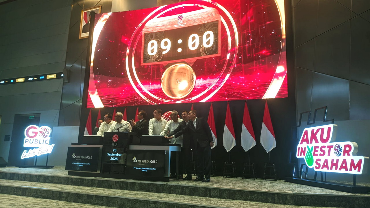 Merdeka Gold (EMAS) Resmi Listing, Sahamnya Melejit ARA