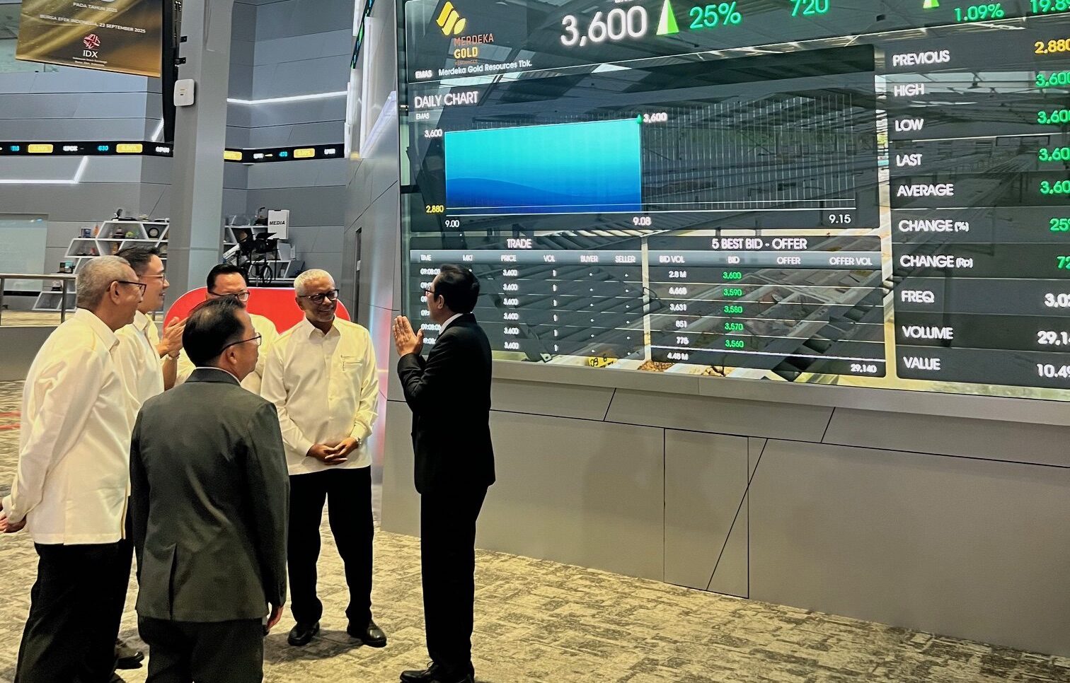 MDKA Serok 6,88 Juta Saham EMAS via Indo Premier