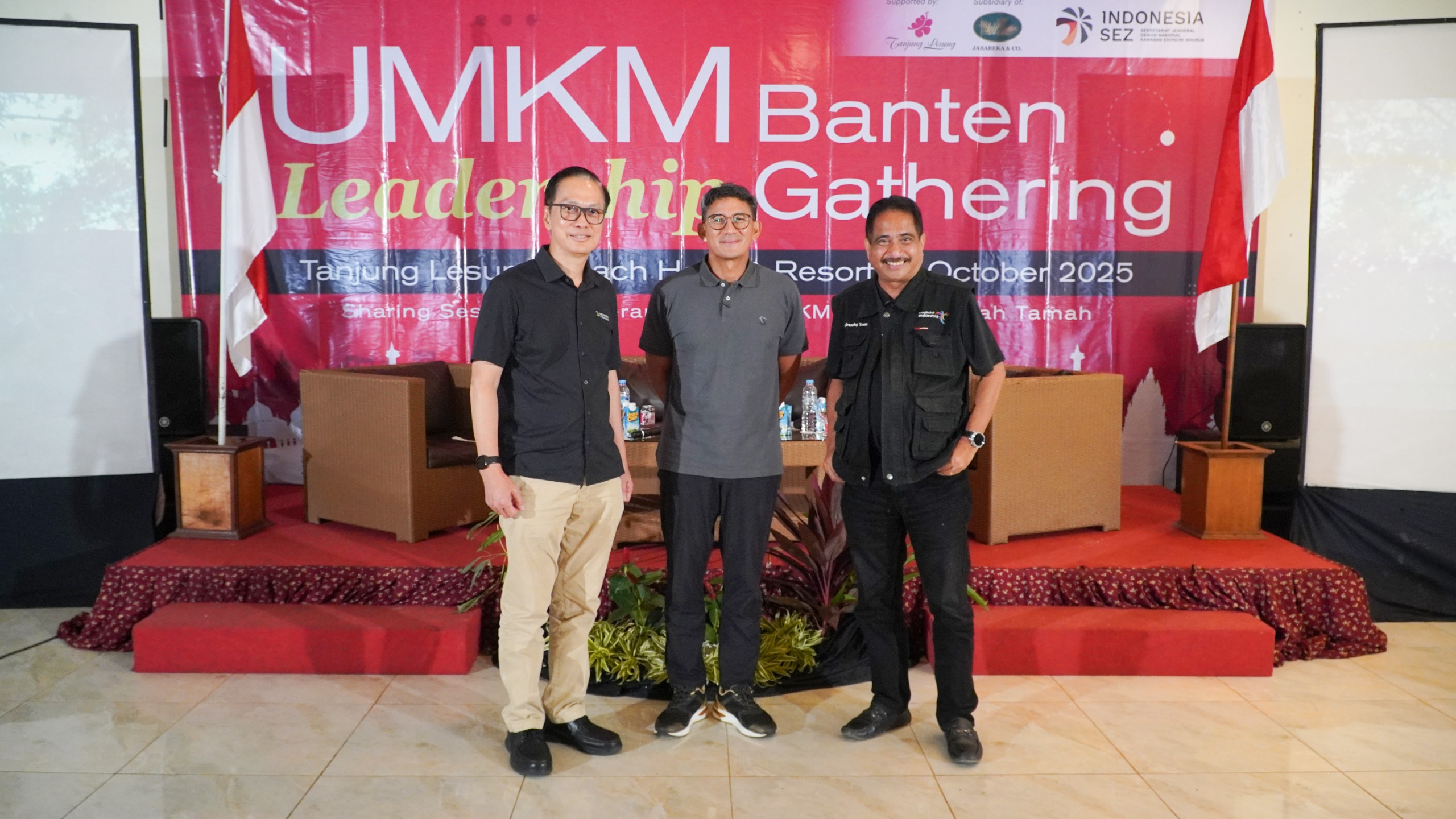 Direktur Utama Tanjung Lesung Poernomo Siswoprasetijo (kiri) bersama dua mantan Menteri Pariwisata, Sandiaga Salahuddin Uno, dan Arief Yahya. Dok. Ist. Kunjungi Tanjung Lesung, Sandiaga Uno Liburan Sambil Bagi Ilmu UMKM