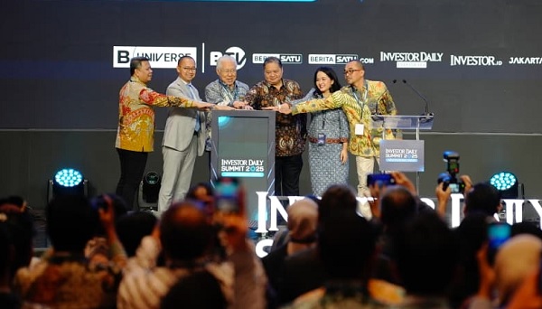Menko Perekonomian Airlangga Hartarto ketika menghadiri acara Investor Daily Summit 2025 di Jakarta, Kamis (9/10). Airlangga Optimis Paket Ekonomi Ciptakan Multiplier Effect