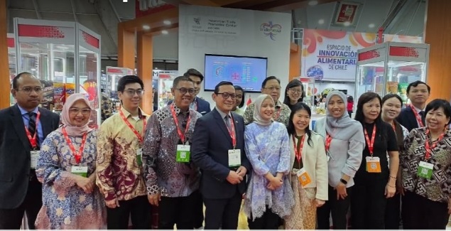 Produk makanan sehat Indonesia berhasil mencatatkan potensi transaksi senilai USD8,8 juta atau setara Rp145 miliar pada pameran Espacio Food & Service 2025 yang berlangsung pada 30 September—2 Oktober 2025, di Santiago, Cile.(Foto: IG KJRI Santiago, Cile) Makanan Sehat Indonesia Raih Peluang Kontrak USD8,8 Juta di Cile
