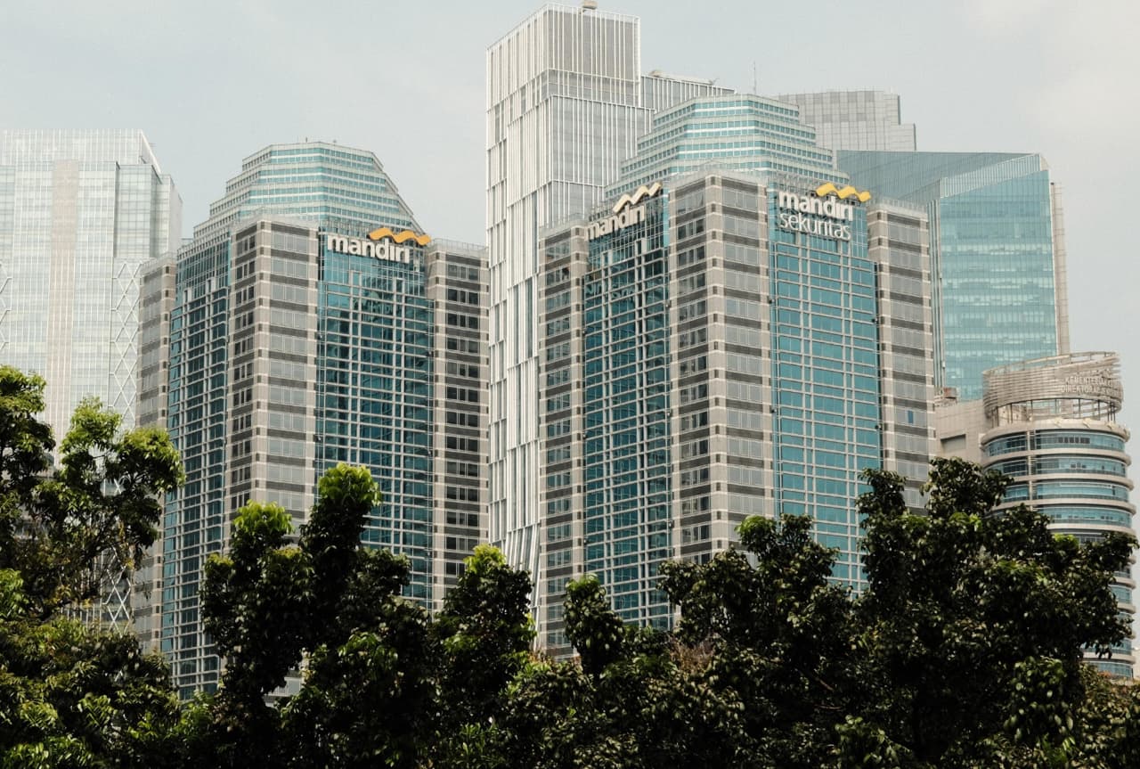 Potret megah gedung pencakar langit milik PT Bank Mandiri (Persero) Tbk. (BMRI) Bank Mandiri (BMRI) Salurkan Pembiayaan Infrastruktur Tembus Rp412,1T