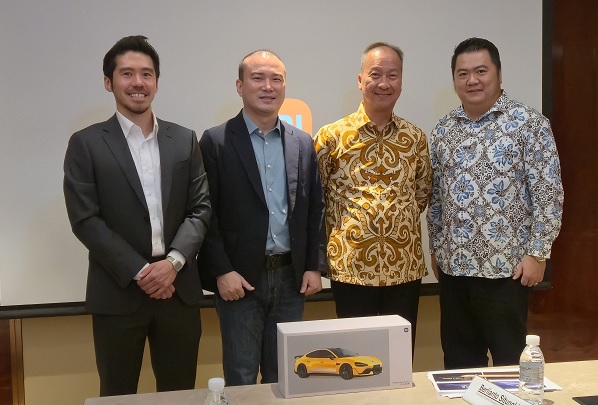 Menteri Perindustrian RI Agus Gumiwang Kartasasmita melakukan pertemuan bilateral dengan Associate Government Affairs Director Xiaomi Communications Co., Ltd., Jon Dove di Shanghai, Tiongkok, Jumat (10/10). Peluang Produksi Mobil Listrik, Menperin Rayu Xiaomi Perluas Investasi