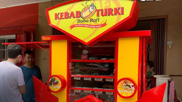 Potret kedai kebab milik emiten RAFI. BEI Cabut Suspensi Saham FCA RAFI, Ini Alasannya