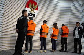 Empat dari delapan tersangka kasus dugaan pemerasan dalam pengurusan rencana penggunaan tenaga kerja asing atau RPTKA di lingkungan Kementerian Ketenagakerjaan. Dok. InfoPublik. Kasus Korupsi Izin TKA, KPK Sudah Sita 44 Aset Seorang Tersangka