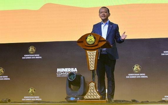 Menteri Energi dan Sumber Daya Mineral Bahlil Lahadalia pada gelaran Mineral & Batubara Convention-Expo (Minerba Convex) 2025, di Jakarta, Rabu (15/10).(Foto: ESDM) Pemerintah Serahkan 20 Proyek Hilirasi Senilai Rp618T untuk Rakyat