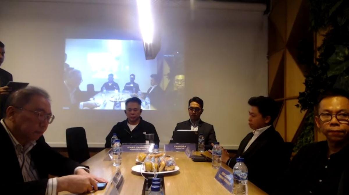Manajemen TRIN ketika menggelar paparan kinerja. TRIN Melonjak Ratusan Persen, Manajemen Paparkan Strategi Bisnis Baru