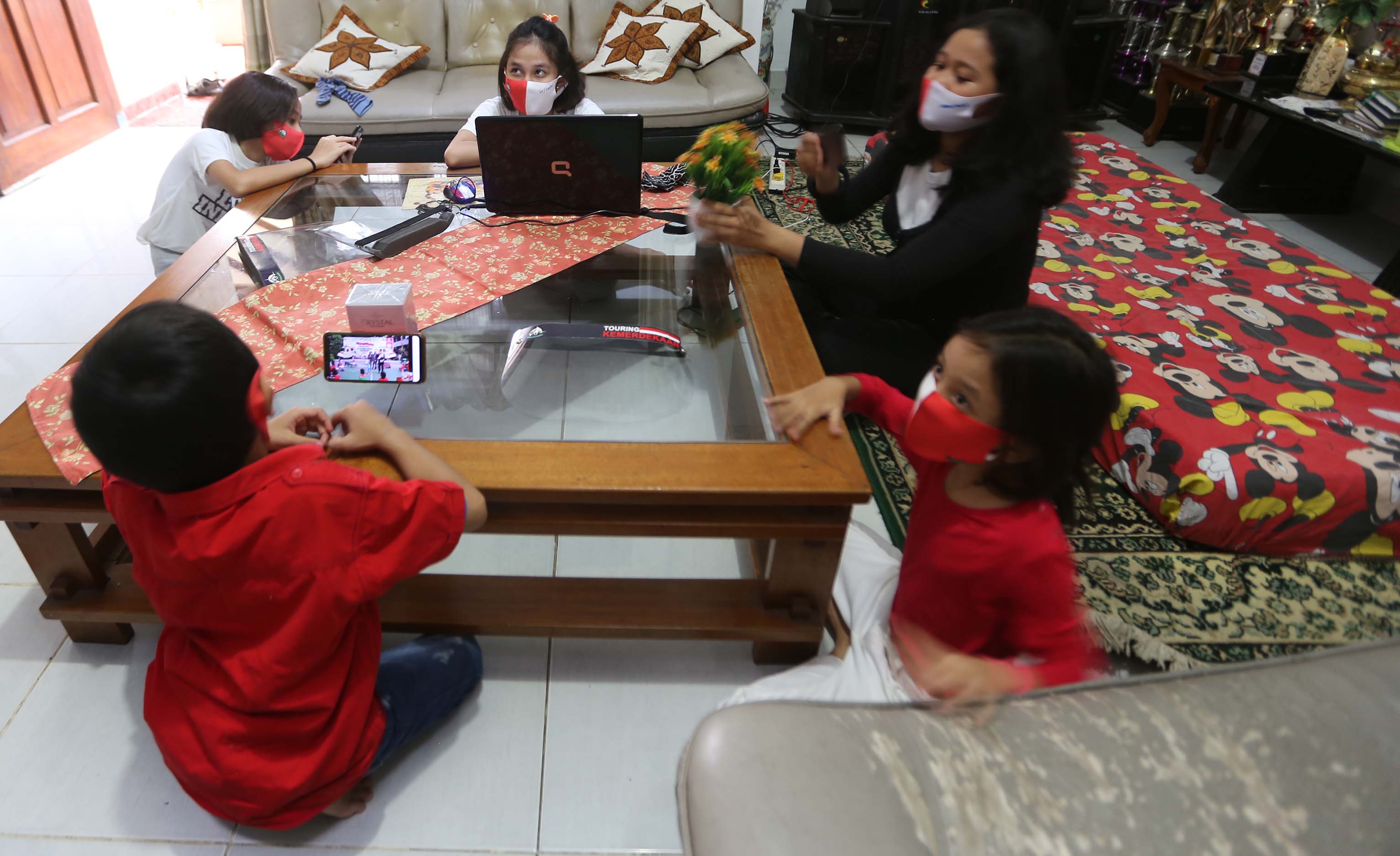 Para Siswa di Ibu Kota Tetap Belajar dari Rumah