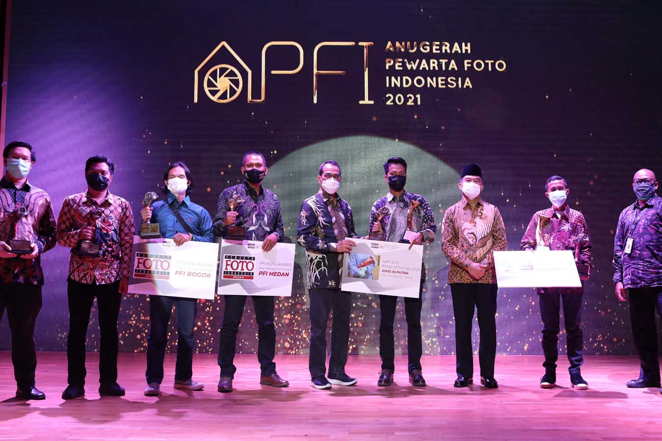 Menko PMK dan Menhub Serahkan Alex & Frans Mendur Trophy APFI 2021