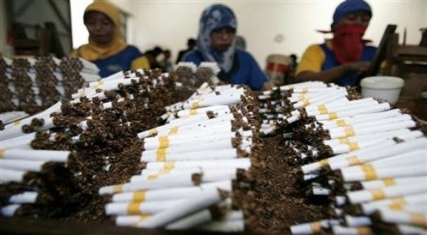 Kajian UI: Dana Bansos Tunai Banyak Dibelanjakan Rokok , Terlalu!