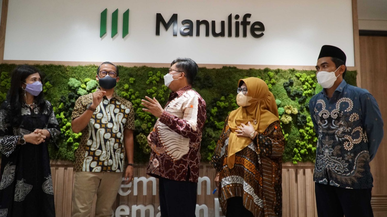 Manulife Indonesia - IPB Jalin Kerja Sama Penyaluran Wakaf dan Donasi dari Manfaat Polis