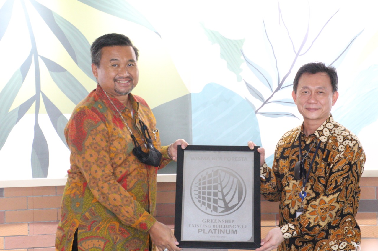 Wisma BCA Foresta Raih Greenship Existing Building Peringkat Platinum dari GBCI