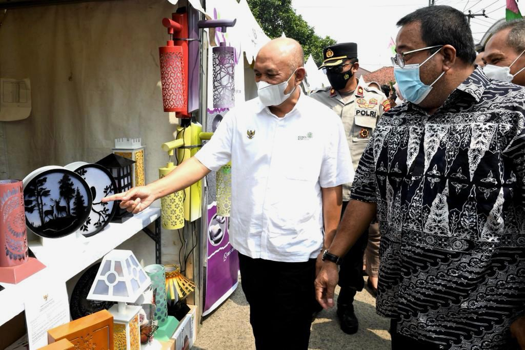 Saran Menteri Teten Masduki, Agar Kuat Eksistensi Merek Lokal Harus Ditata Ulang