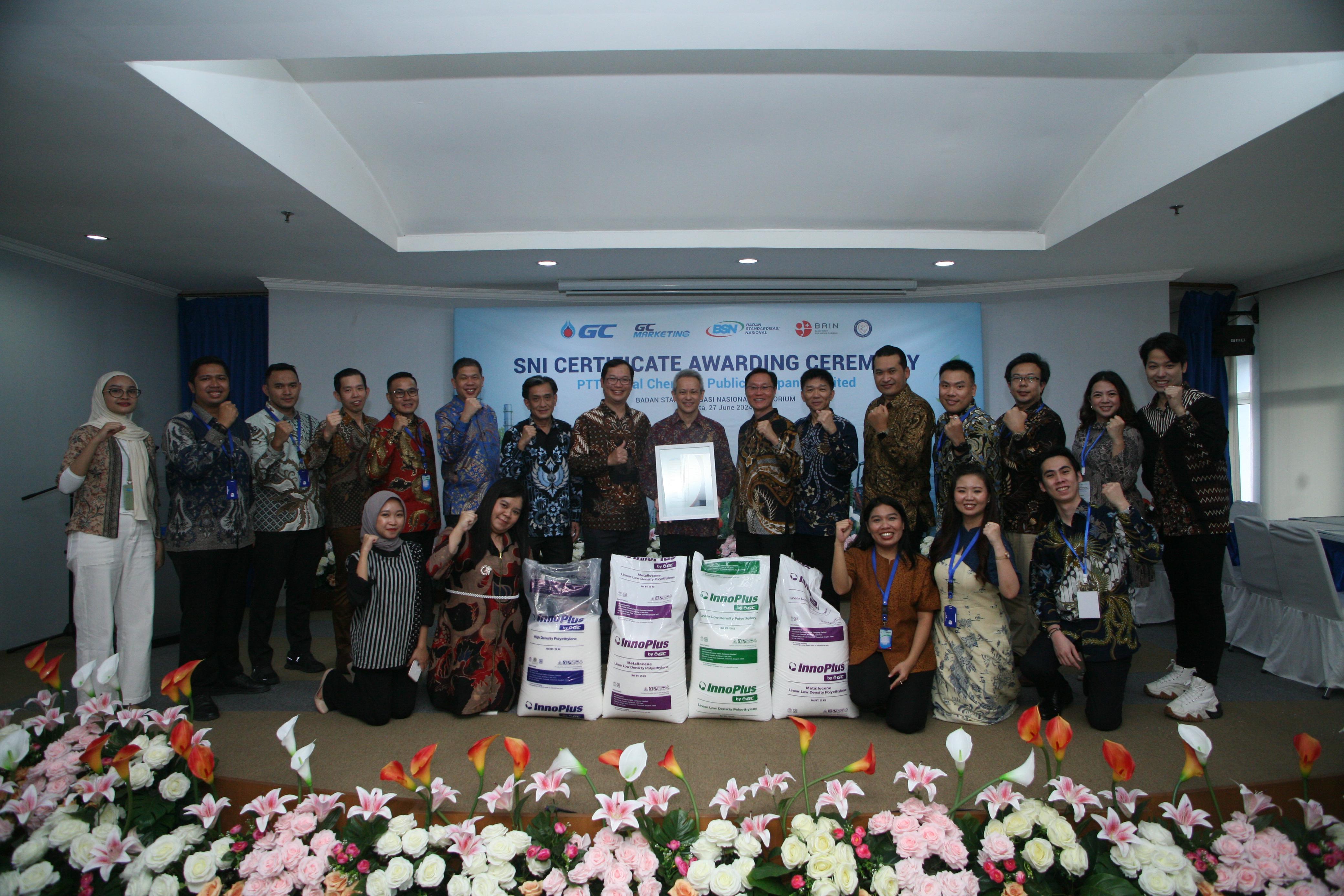 PTT Global Chemical (GC) mengumumkan pencapaian sertifikasi SNI (Standar Nasional Indonesia) yang bergengsi untuk resin InnoPlus Polyethylene-nya. dok. ist. Resin Polietilena InnoPlus PTT Global Chemical Raih Sertifikasi SNI