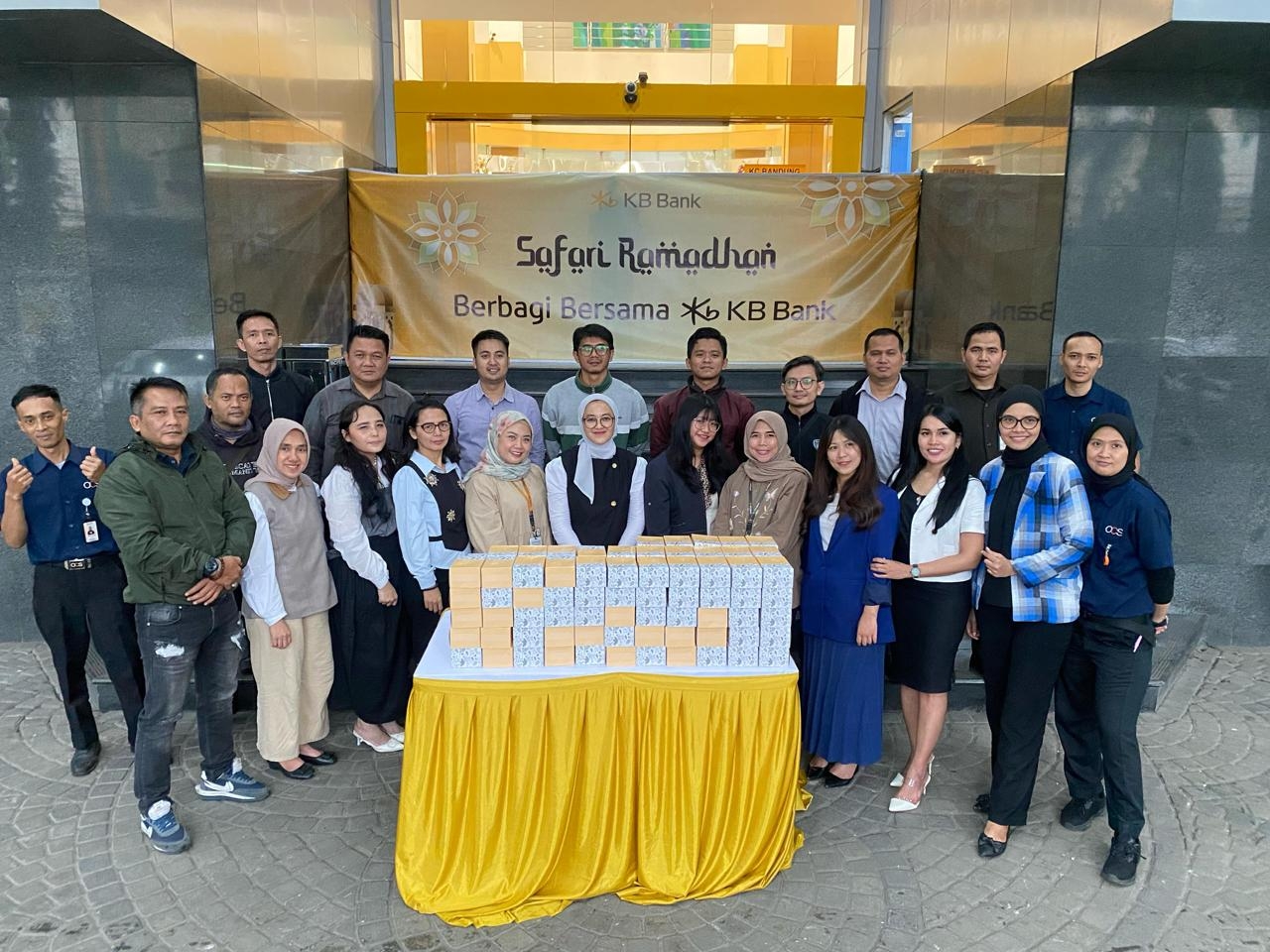 Kebahagiaan Ramadhan 2025, KB Bank (BBKP) Berbagi Takjil di Bandung