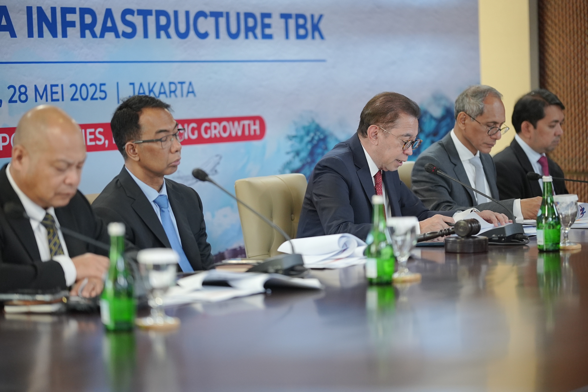 Pengurus Nusantara Infrastructure usai RUPS Tahunan perseroan. FOTO - ISTIMEWA Puasa Dividen, Emiten Tol Salim (META) Segarkan Pengurus