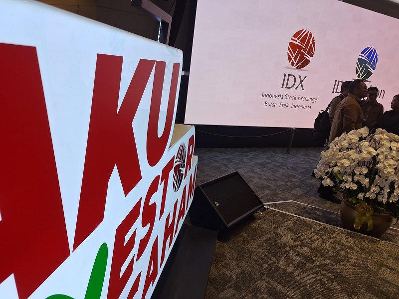 Ilustrasi Direktur BEI, Iman Rachman memberikan pose jempol. Sumber: chatgpt.com/aji Rekor Baru! Investor Saham RI Tembus Angka Mengejutkan