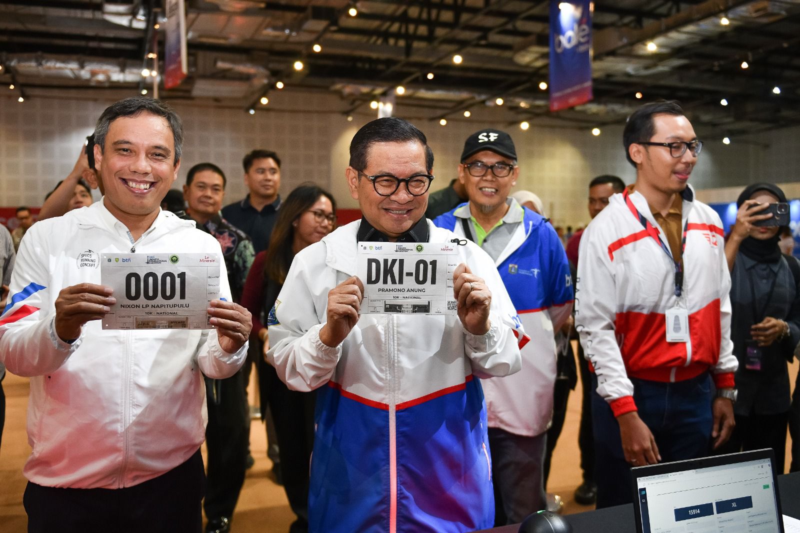Gubernur DKI Jakarta Pramono Anung menyaksikan dari jarak dekat antusiasme peserta BTN Jakim 2025. FOTO - ISTIMEWA Jelang BTN Jakim 2025, Peserta Antusias Ambil Race Pack