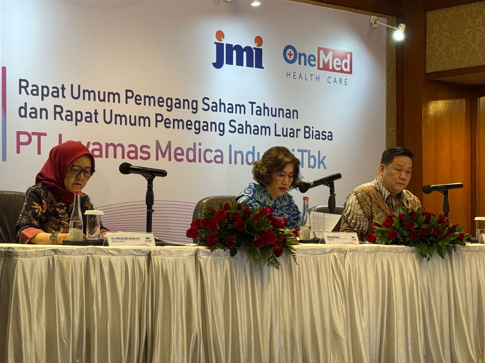 jajaran manajemen Emiten alat kesehatan dengan merek OneMed, PT Jayamas Medica Industri Tbk (OMED) saat RUPS tahun buku 2024. DOK/ISTIMEWA Ekspansi! OMED Bagi Dividen Rp96,60 Miliar dan Buyback Saham