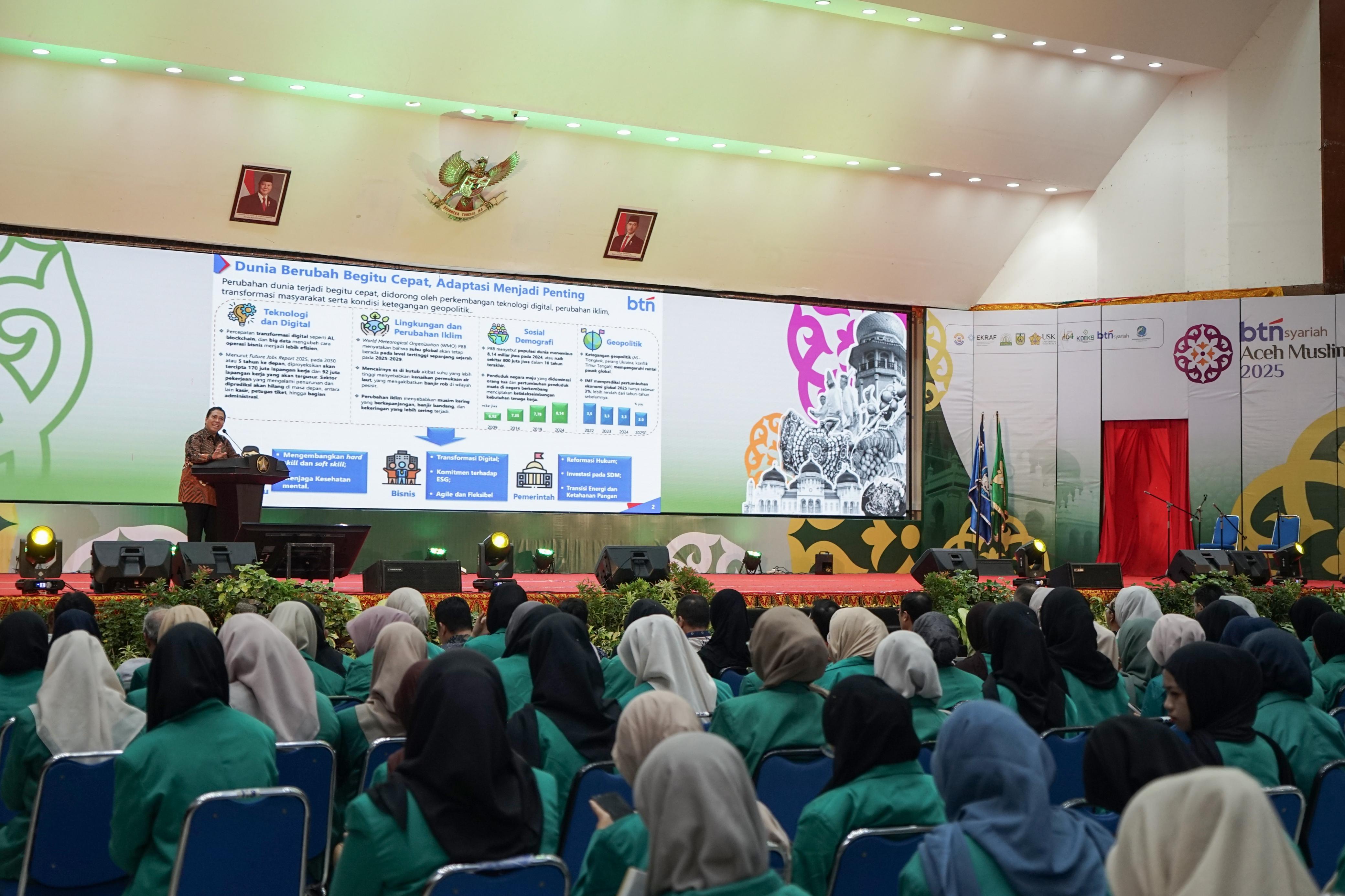 Direktur Consumer Banking BTN Hirwandi Gafar kala memberi kuliah umum di Universitas Syiah Kuala Aceh. FOTO - ISTIMEWA Gabung BSN, BTN Syariah Tambah Dua Jaringan Kantor di Aceh