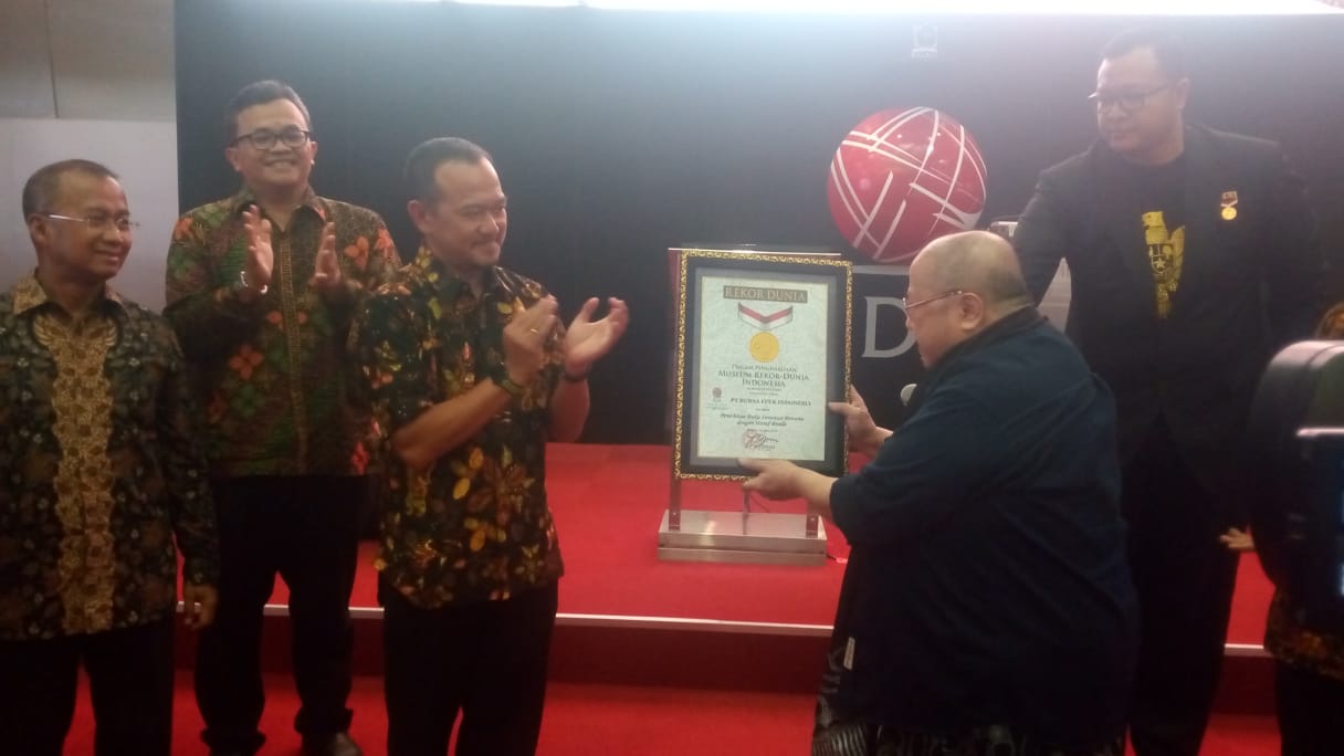 Luncurkan Buku Investasi Pertama versi Braille, BEI diganjar Rekor MURI