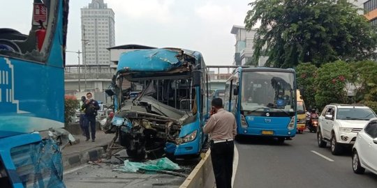 Transjakarta Kecelakaan Beruntun di Jakarta Timur, 2 Orang Tewas