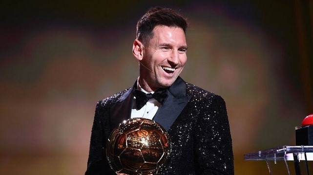 Kalahkan Robert Lewandowski, Lionel Messi Raih Ballon d’Or Ketujuh