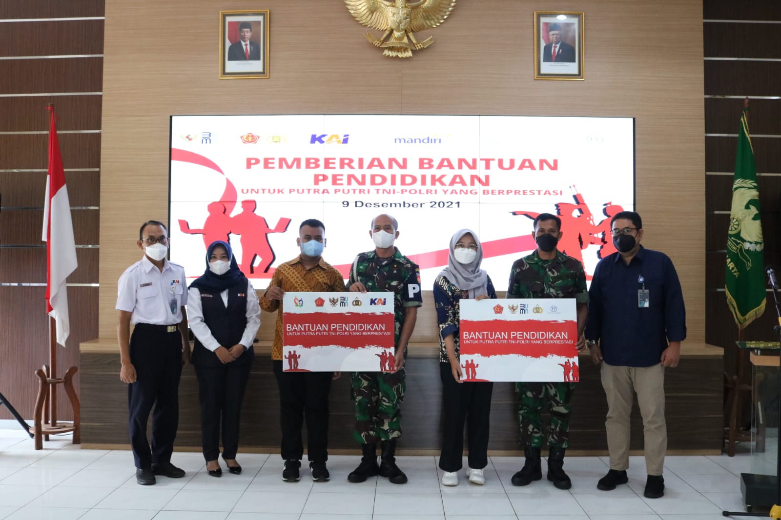 PTPP Bantu Siswa-siswi Berprestasi Anggota TNI dan Polri