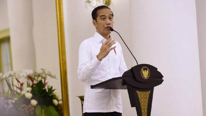 Jokowi Buka Pintu Bagi Investor Bauksit, Larang Impor Alkes dan Obat-Obatan