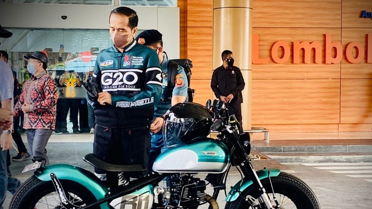 Presiden Jokowi Cek Kesiapan Bandara Lombok Jelang MotoGP 2022