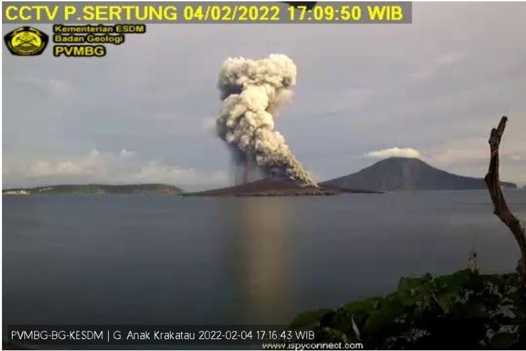 Tiga Menit Sebelum Gempa Banten, Terjadi Erupsi Gunung Anak Krakatau di Lampung