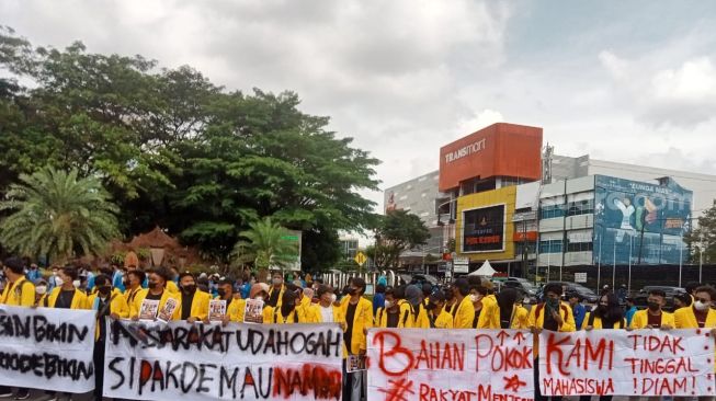 Demo di Depan Gedung DPR RI, Mahasiswa Bawa Empat Tuntutan