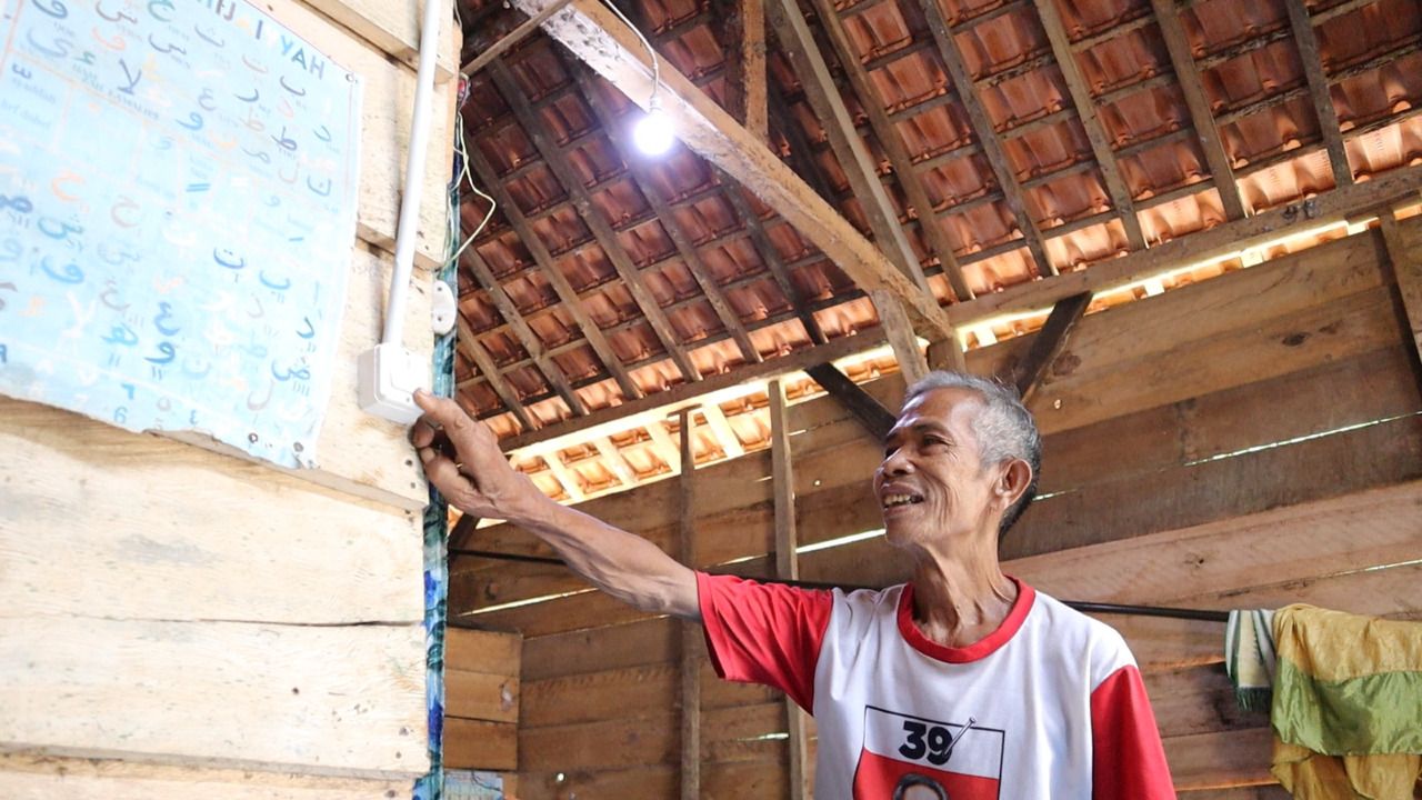 Pemerintah Bantu Pasang Listrik Baru ke 83.000 Rumah Masyarakat Kurang Mampu
