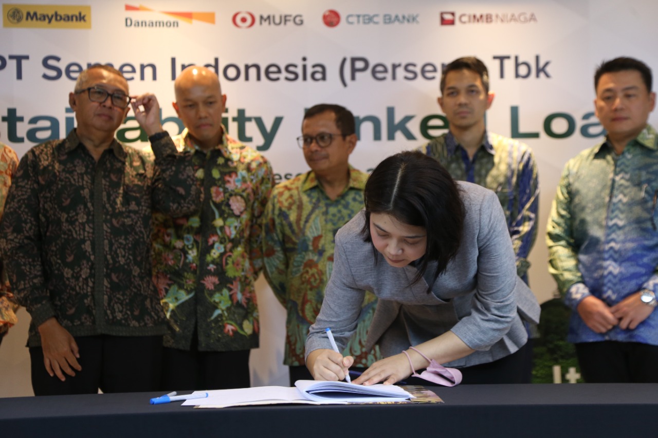 Komitmen ESG, 12 Bank Kucuri Kredit Sindikasi SLL SIG (SMGR) dan SBI Rp6,89 Triliun