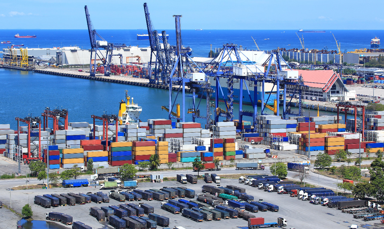 Direktur CELIOS Ungkap Penurunan Biaya Logistik Bisa Genjot Investasi