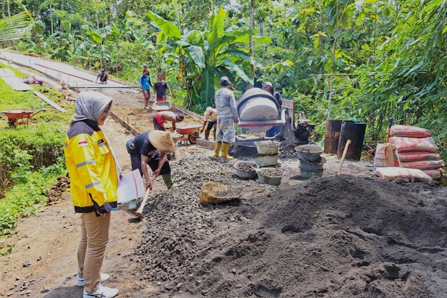 Semen Indonesia (SMGR) Salurkan Bantuan Infrastruktur Akses Transportasi Desa