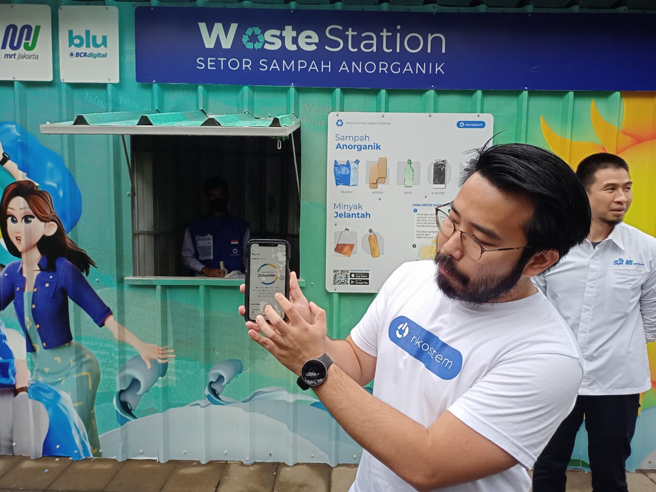 blu by BCA, Rekosistem dan MRT Jakarta, Ajak Masyarakat Setor Sampah di Waste Station