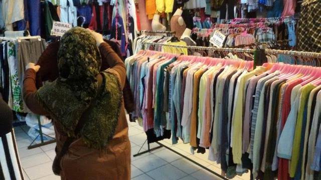 Berkah Ramadan, Pemerintah Izinkan Sementara Pedagang Jual Pakaian Bekas Impor