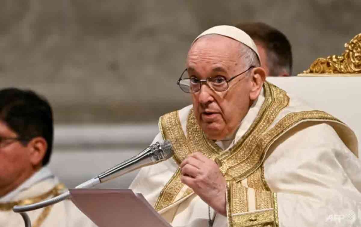 Pimpin Misa Paskah, Paus Fransiskus Ungkap Prihatin Kekerasan Israel-Palestina