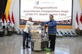 Dorong Peningkatan Kualitas Kopi Lampung, PTBA Serahkan Bantuan Mesin Pengolah