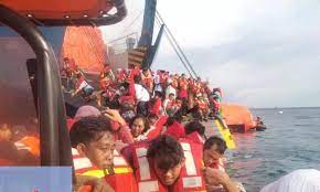 Kapal Feri KMP Royce 1 Terbakar di Selat Sunda, Tim SAR Gabungan Evakuasi Penumpang