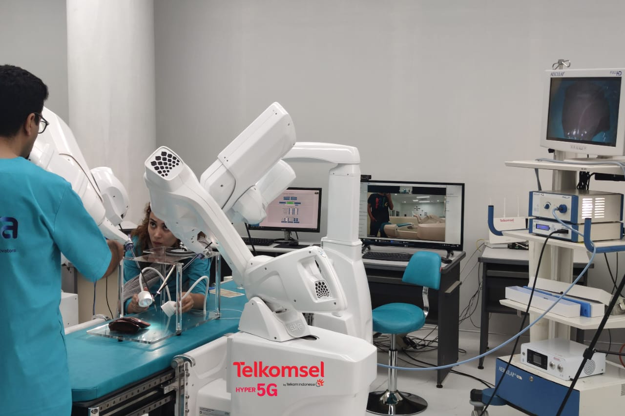 Telkomsel Dukung Kemenkes Uji Coba Inovasi Robotic Telesurgery Pertama di Indonesia