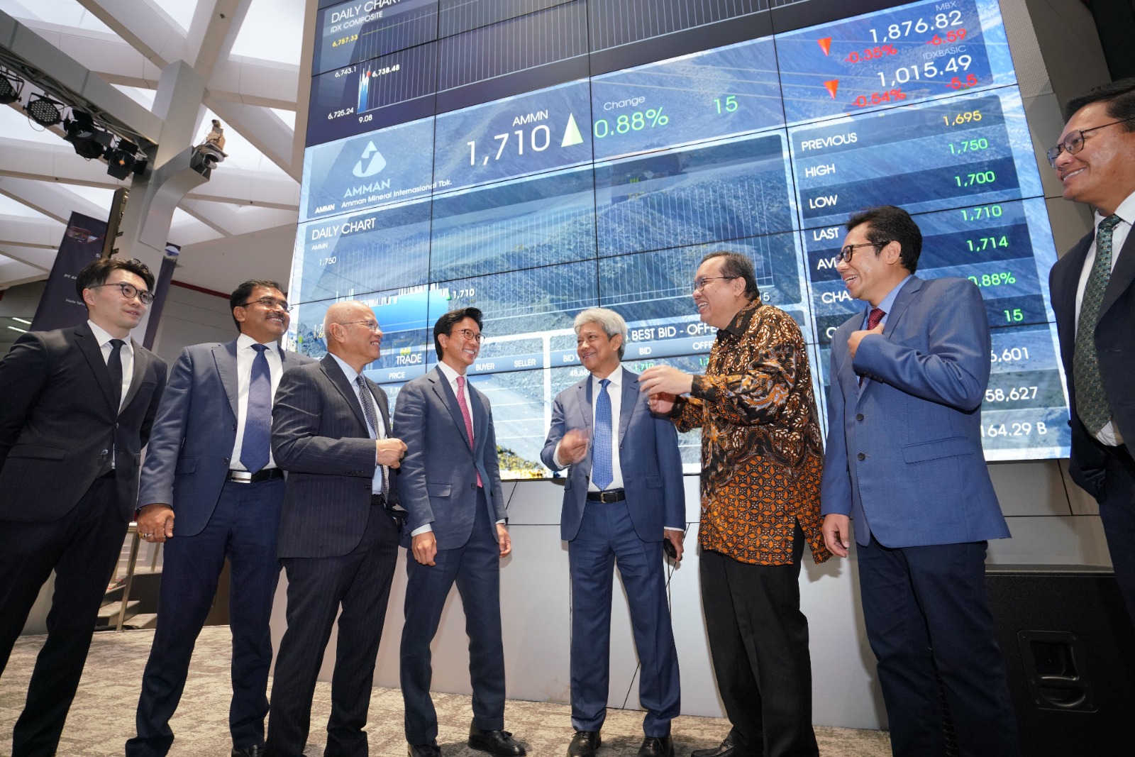 Resmi Melantai di BEI, IPO Amman Mineral Internasional Terbesar di Indonesia Tahun 2023