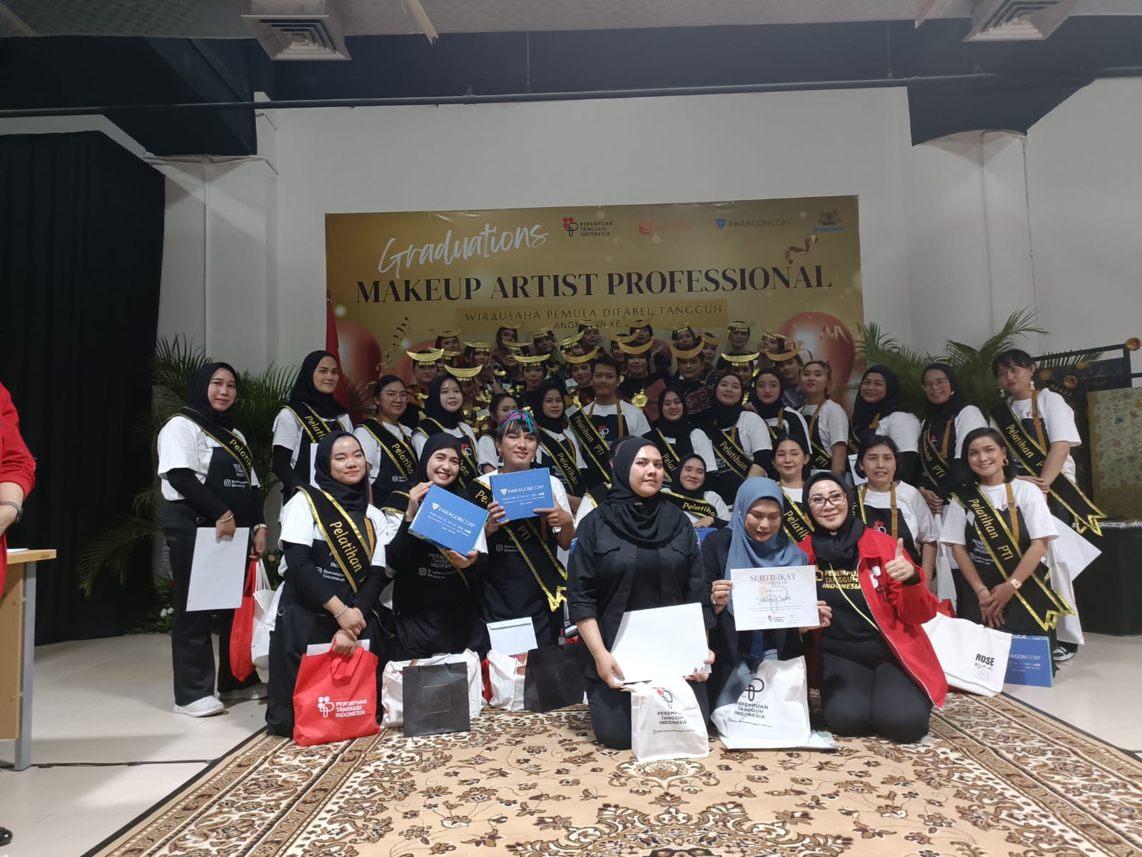 Berakhirnya Pelatihan Makeup Artis Professional  Batch 3 Bersama Sahabat Tuli